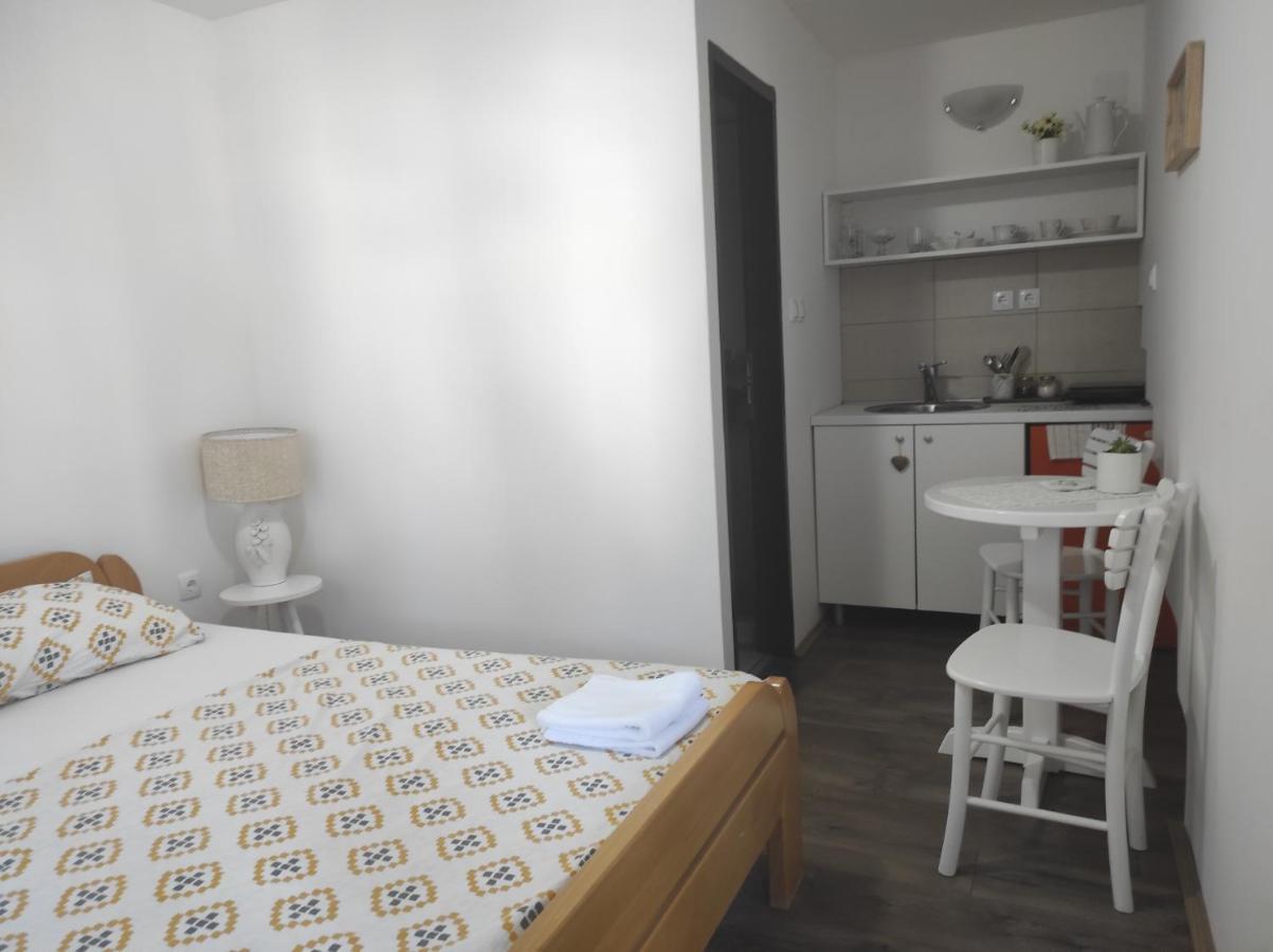 Hostelche Guest House Smederevo Exteriör bild
